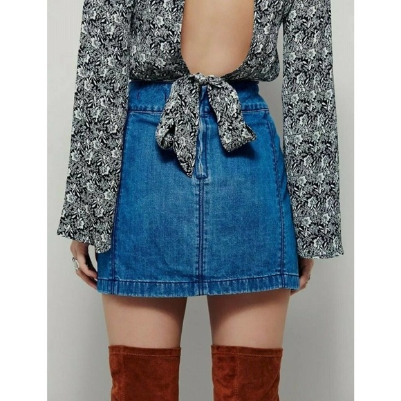 NWT Free People Zip to It Denim Mini Jean Skirt Chloe Wash Women's Sz 8 - Picture 2 of 12